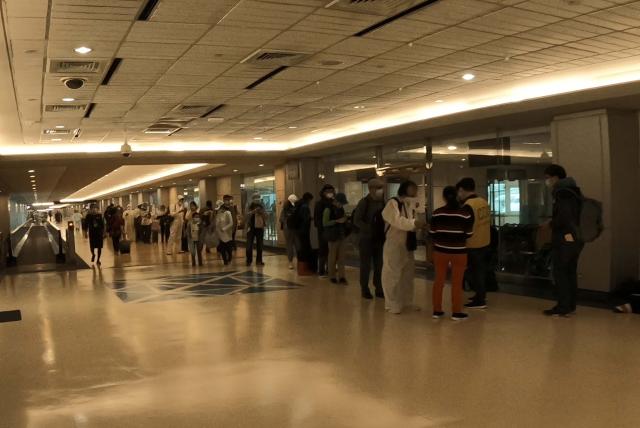 沒有人該成為孤島劇照 9