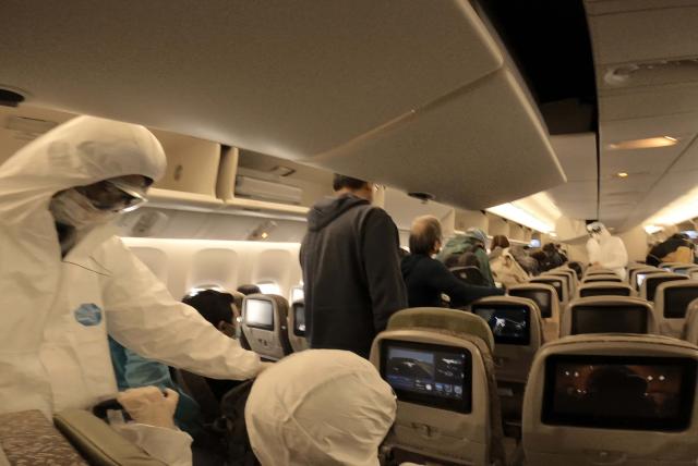 沒有人該成為孤島劇照 6