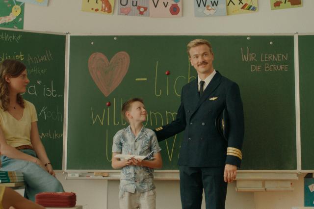 客製化先生預告片 01