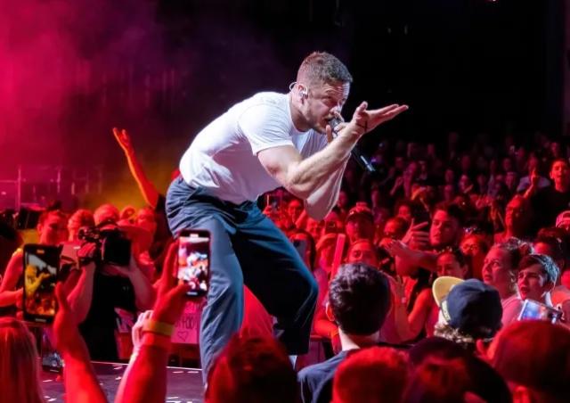 謎幻樂團-穆迪劇院現場表演預告片 01