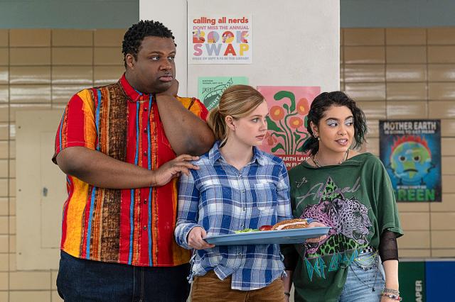 辣妹過招(2024)劇照 2