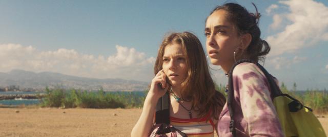 世界很亂，我只想親親