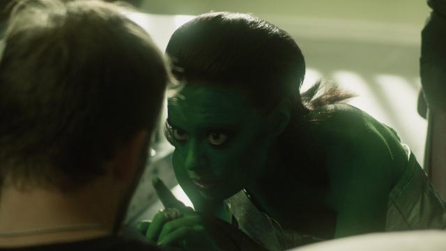 她綠般小姐劇照 3