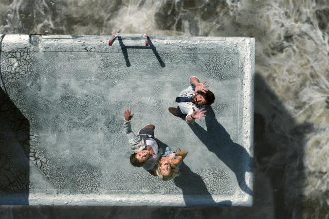 絕命大地陷劇照 2