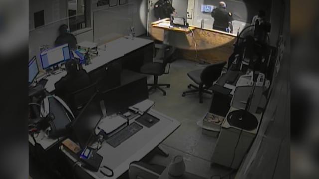 法庭現場：前五大法庭衝突劇照 4