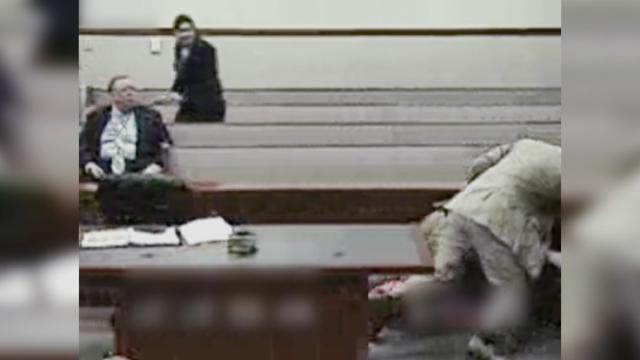 法庭現場：前五大法庭衝突