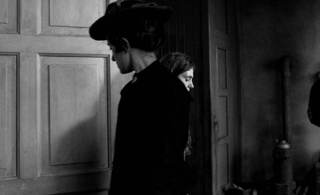 帶針的女孩預告片 01