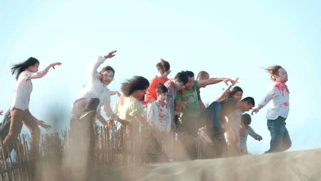 邀阿公阿嬤拍B級殭屍片劇照 5