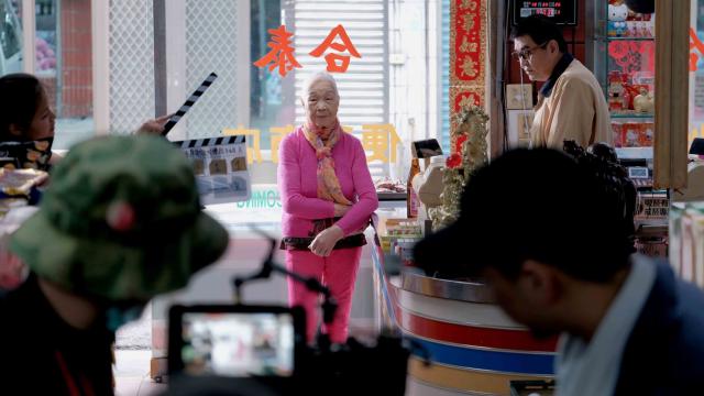 邀阿公阿嬤拍B級殭屍片劇照 3